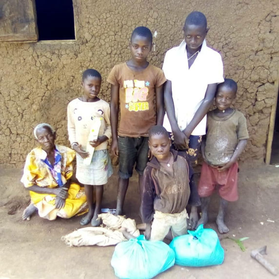Auch in Uganda sind alle Schulen von staatlicher Seite geschlossen worden und eine Öffnung vor 2021 (mit Ausnahmen der Abschlussklassen) ist nicht in Sicht.