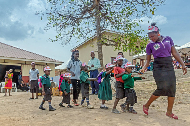 Die Einweihung der Kurt Treffner Schule in Kalangaalo. KINDERN EINE CHANCE