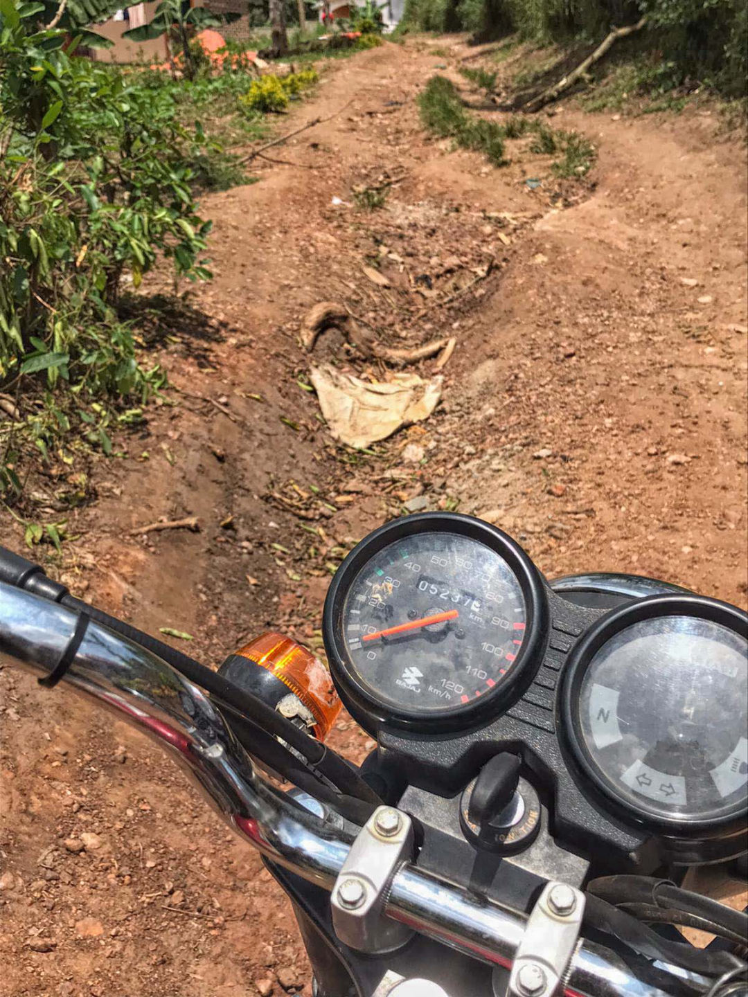 Kindern eine Chance Mit dem Motorrad alleine unterwegs