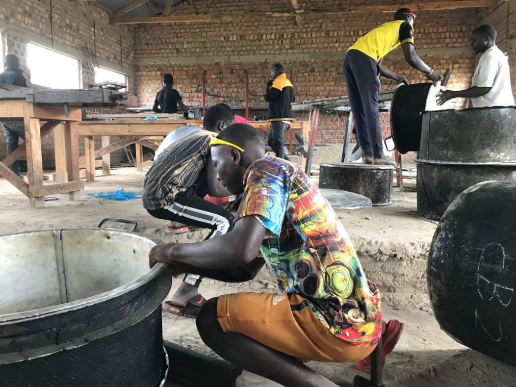 Kindern eine Chance: Nach 24 Stunden Reise fallen wir in Nakaziba todmüde ins Bett. 