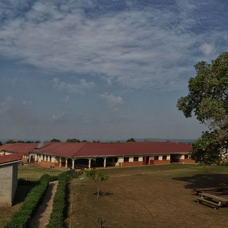In vielen Gegenden in Uganda gibt es für Kinder keinen ausreichenden Zugang zu Bildungsangeboten und nicht genug Schulen.